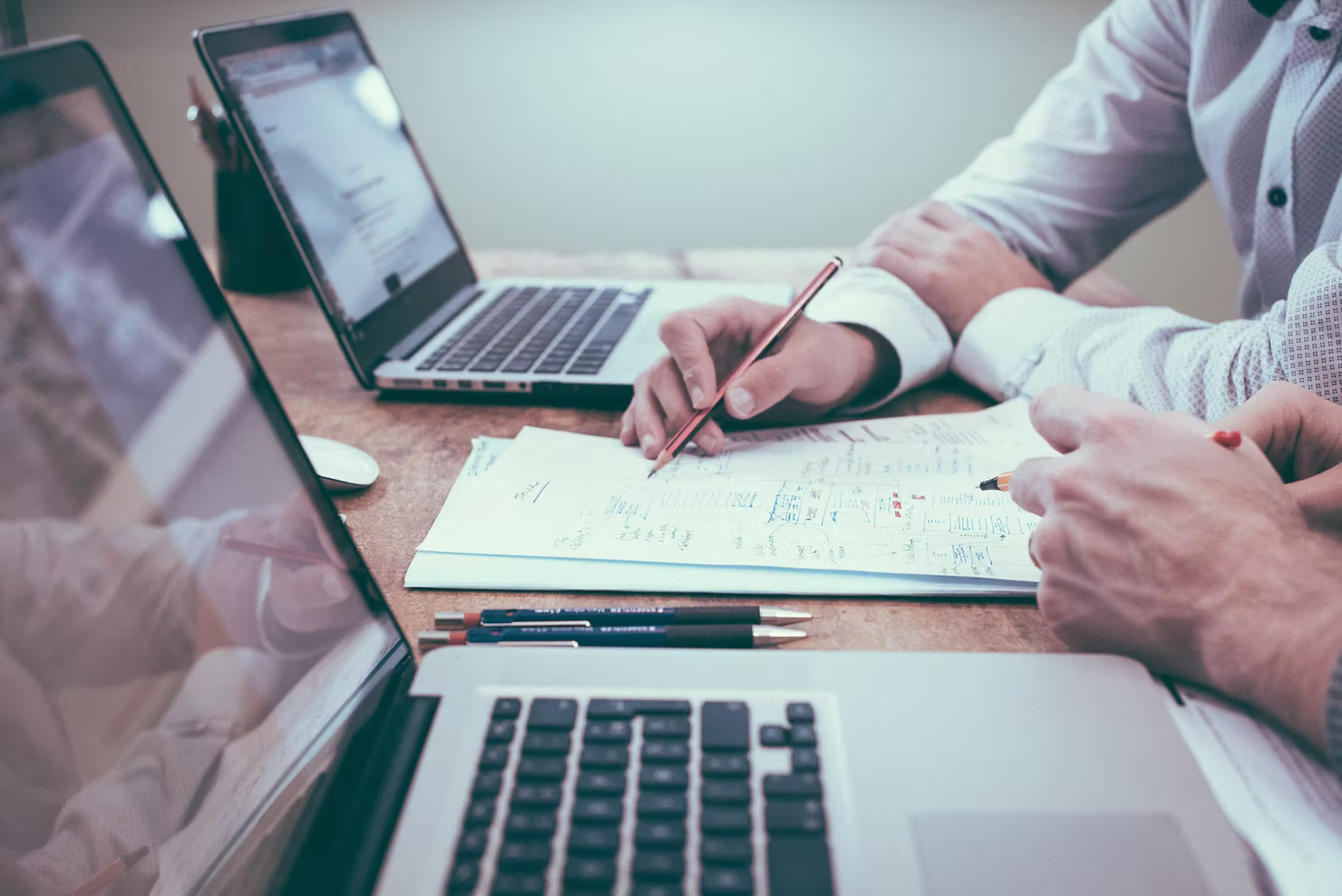 GrowthConsulting BusinessPeopleLaptops